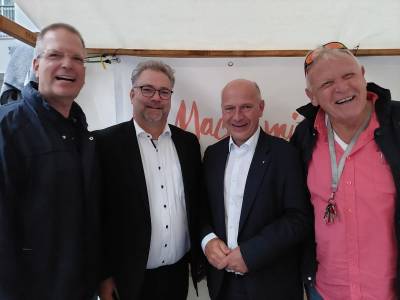 Mit dem regierenden Brgermeister Kai Wegner und CDU Kreisvorsitzenden Stephan Standfu - Mit dem regierenden Bürgermeister Kai Wegner und CDU Kreisvorsitzenden Stephan Standfuß